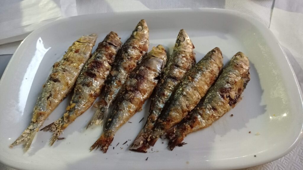 Talíř se sedmi sardinkami