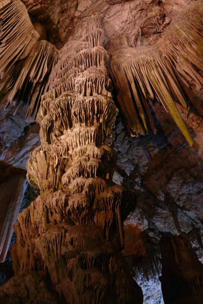 Jeskyně  St Michael´s Cave s krápníky