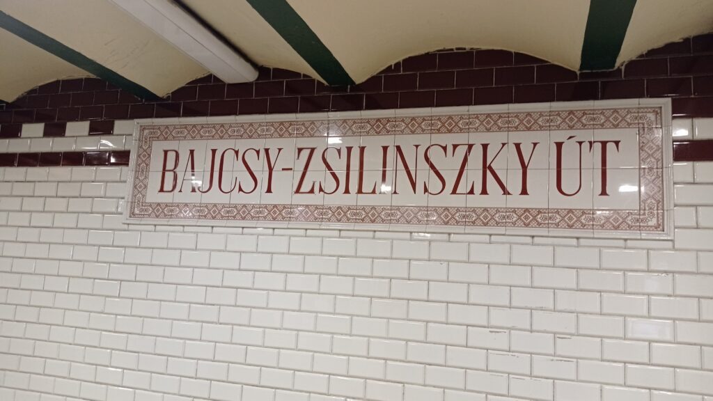 Budapest jubilejní linka metra Bajcsy-Zsilinskzky Út