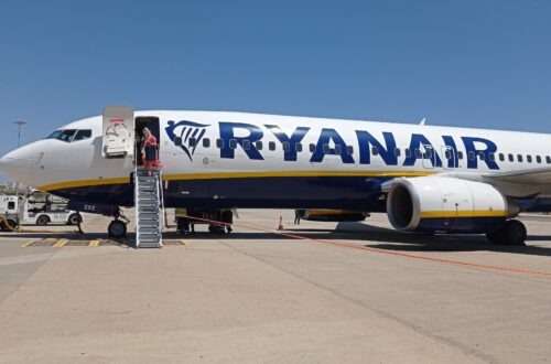 Letadlo Ryanair na letišti