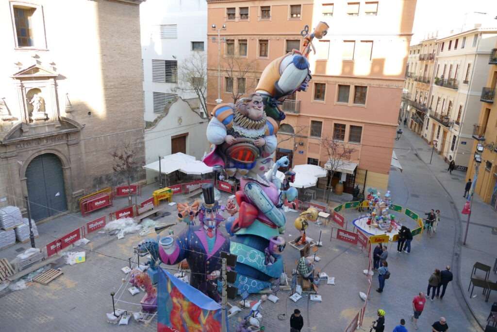 figury Fallas na valencijském náměstí