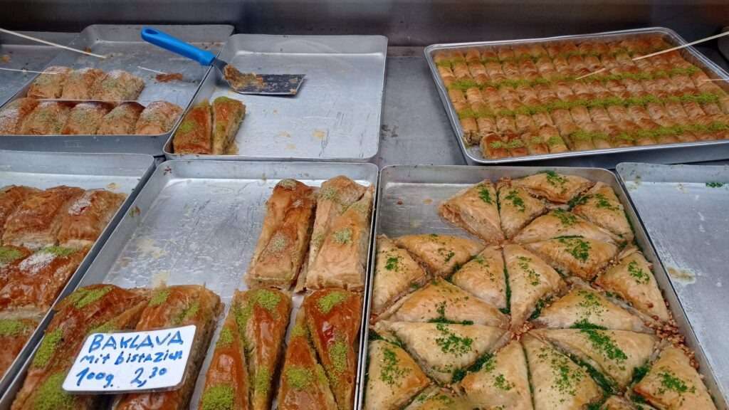 Řecké sladkosti na tržnici