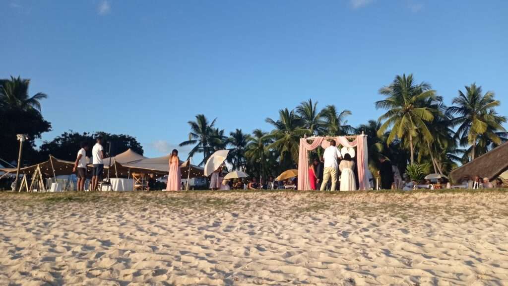 Svatba konající se na pláži
