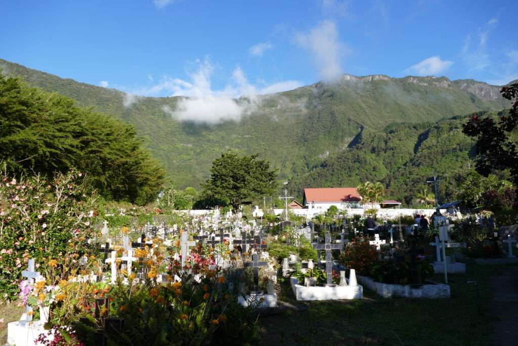 Hřbitov s výledem na hory
