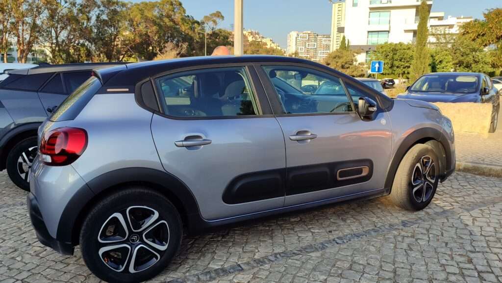 Auto Citroen C3 šedé barvy