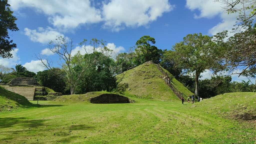 Velká mayská pyramida a archeologické naleziště