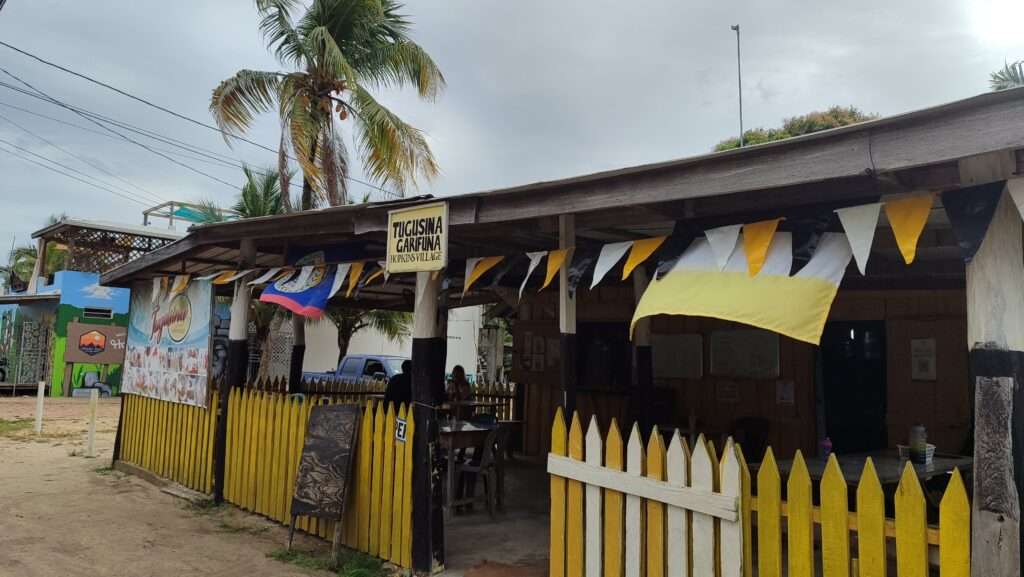 Vstup do místní restaurace