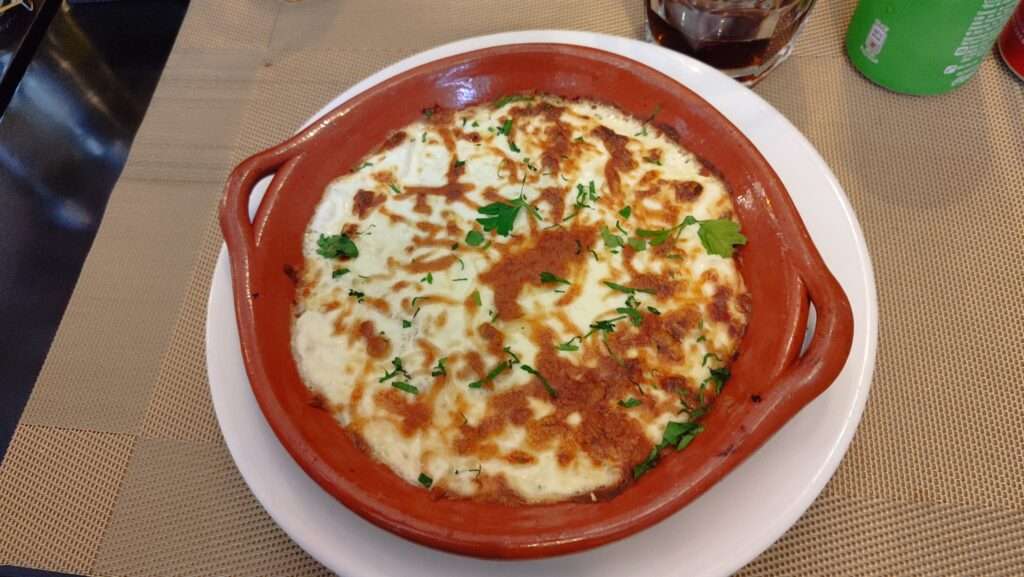 Bacalhau com natas - typické portugalské jídlo z tresky
