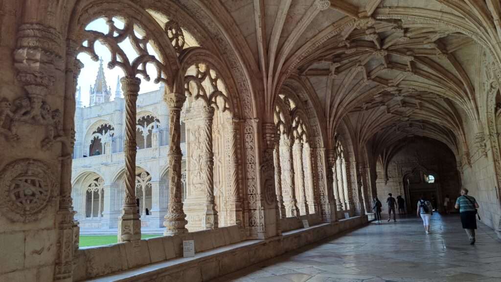 Křížová chodba v klášteře Jeronýmů (Mosteiro dos Jerónimos) v Lisabonu