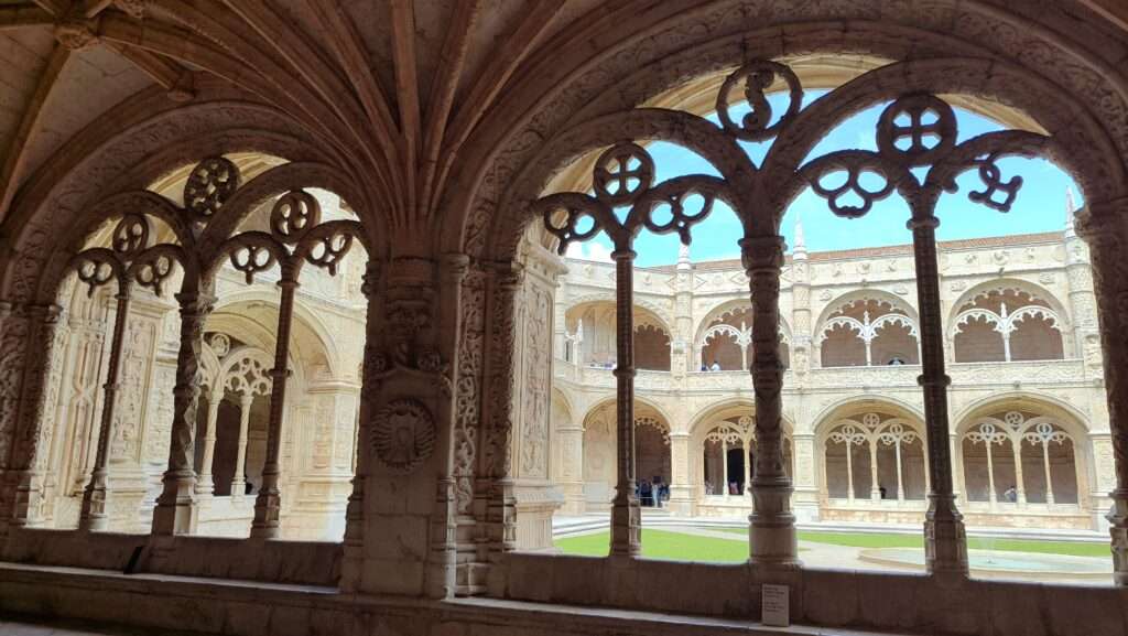 Křížová chodba v klášteře Jeronýmů (Mosteiro dos Jerónimos) v Lisabonu