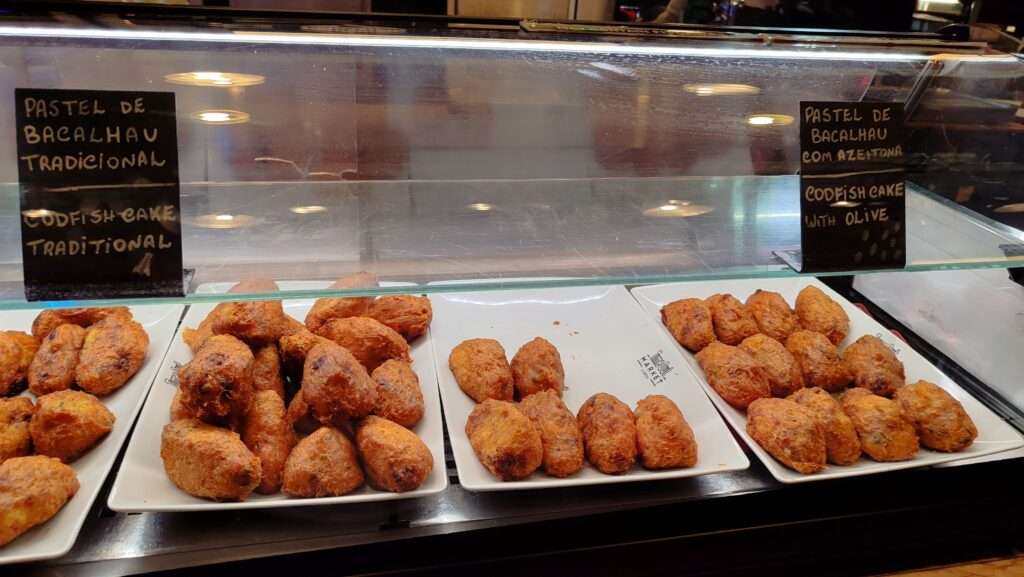 Tradiční portugalské smažené krokety – bolinhos de bacalhau