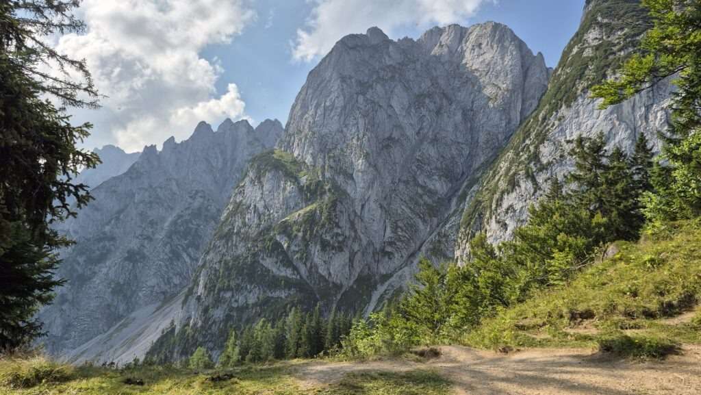 Skalnaté alpské štíty