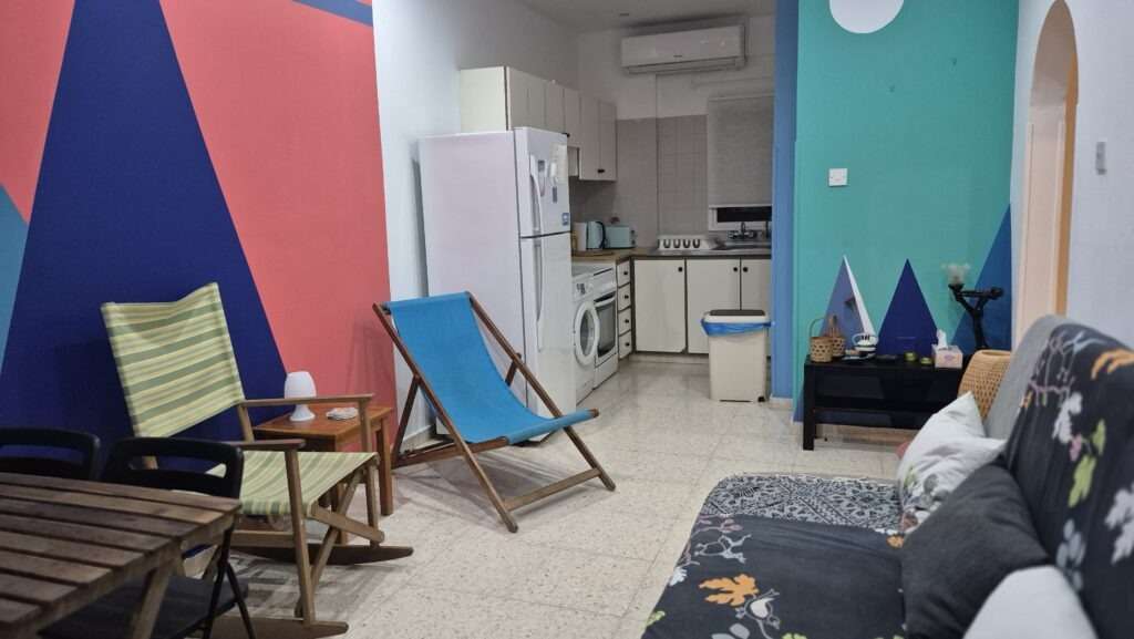 Obývák s kuchyňským koutem