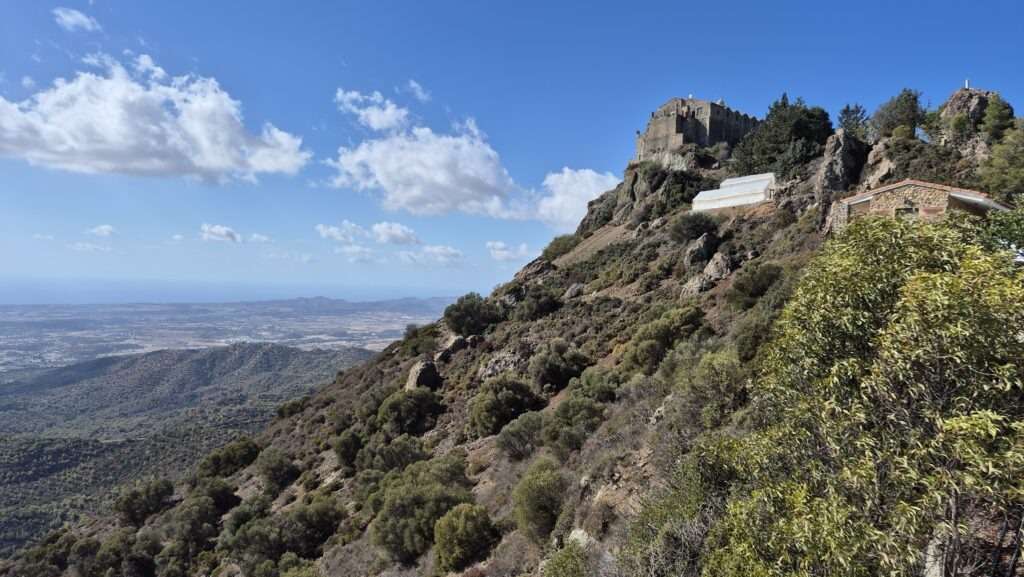 Výhled na klášter a okolní krajinu