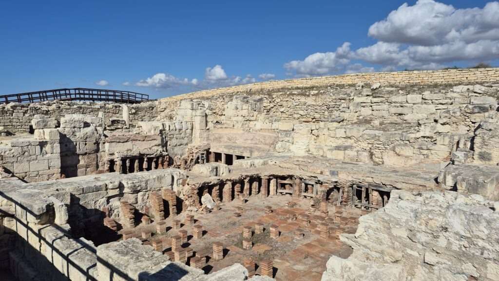 Starověké divadlo Kourion – antické památky v oblasti Limassolu.