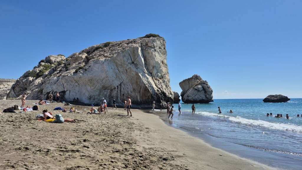 Afroditina skála u Paphosu – jedno z nejznámějších míst na Kypru.