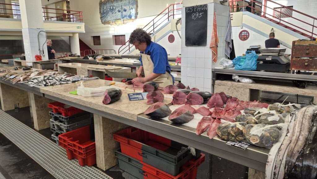 Prodej čerstvých ryb na Mercado dos Lavradores ve Funchalu