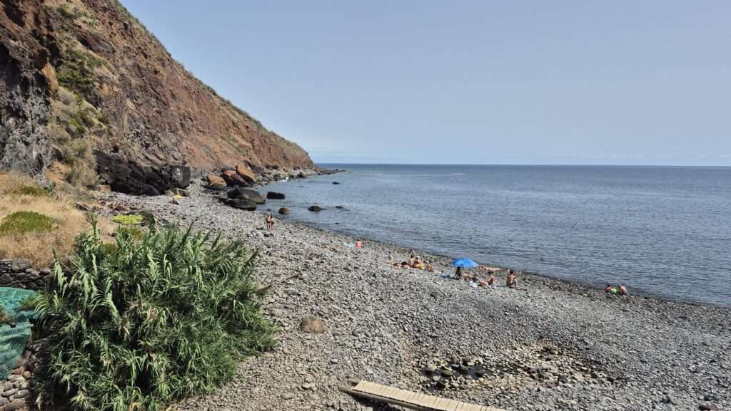 Pobřeží a Atlantický oceán u Paul do Mar na Madeiře