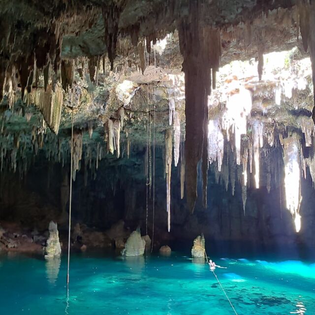Mexiko - Cenote Xcanahaltum
Nadherna uzavřená cenote s krápníkovou výzdobu nedaleko Valladolidu 🙂 Nejdřív pár lidí, kteří pak odešli a byli jsme tam úplně sami. Také zde jde půjčit kajak 👍👍👍

Více o naší cestě najdete na blogu - https://lenkacestounecestou.cz/mexiko/

#Mexiko
#yucatán #cenote #cenotes #jeskyne #krapniky #exotika #koupání #dovolena #cestovaninafotkach #cestovaninafotkach #dnescestujem #zenynaceste #cesinacestach #dnescestujem #vyletzafotkou #cestovani #cestování #exotika #cenotexcanahaltun